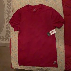 Men’s Reebok medium dark red performance t-shirt